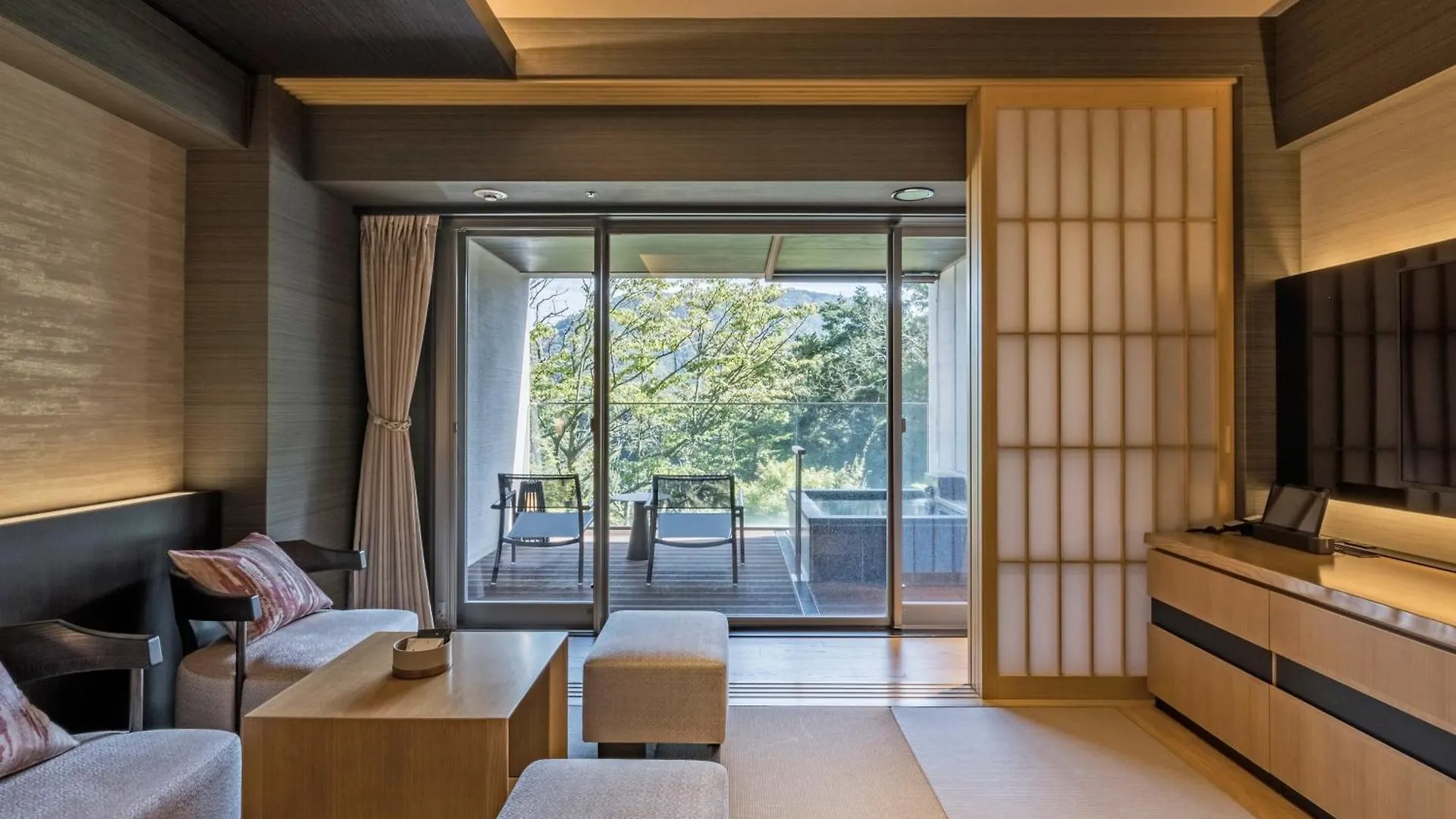 Hotel Hakone Gora Karaku 5*,  Japón