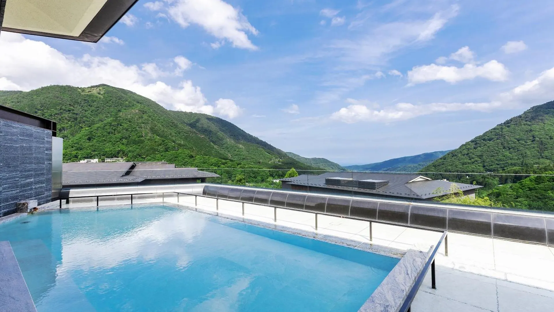 Japanskt värdshus (ryokan) Hakone Gora Karaku Hotell